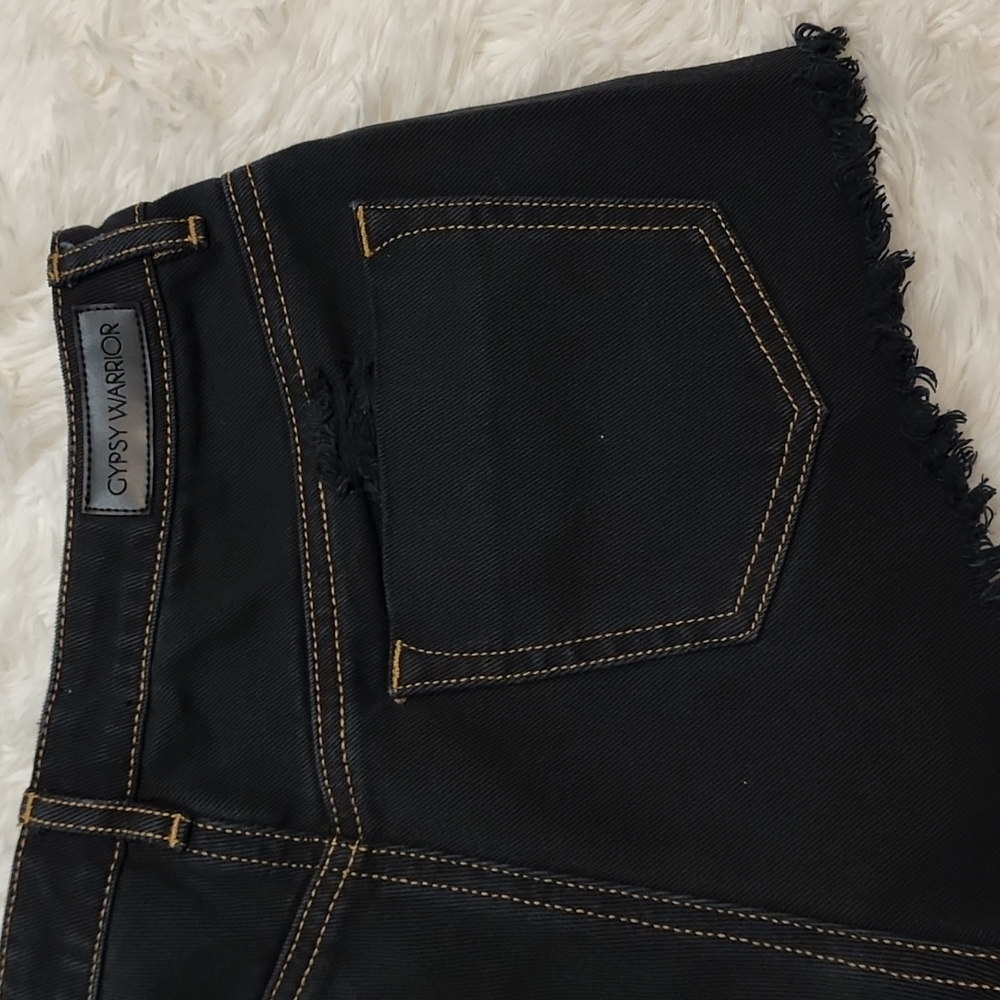 Distressed short - Picture 3 of 6